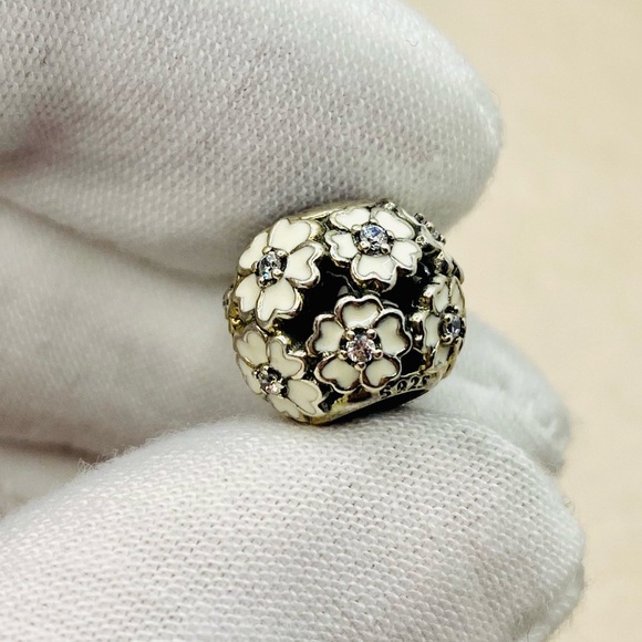 EUC Pandora 791488EN12 Silver Primrose Meadow Openworks Charm w/ White Enamel - Picture 6 of 8